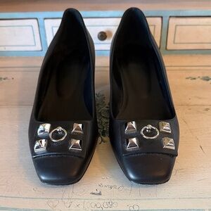 ✨✨Hermes Black Leather Stud & Ring Accent Pumps